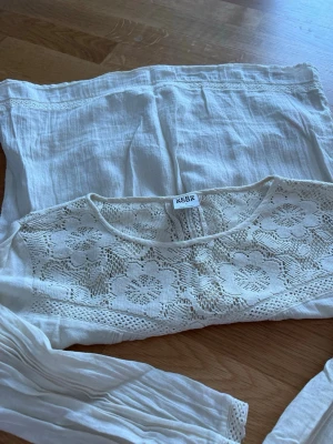 Spets blus  - Spets blus från Vero Moda⭐️storlek S men mer Xs!