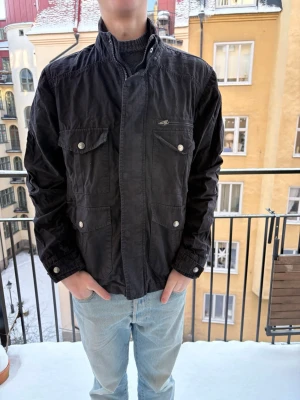 Tommy Hilfiger overshirt  - Snygg Overshirt från Tommy Hilfiger. Stilren och grym passform.        ⭐️Modellen är 187cm⭐️