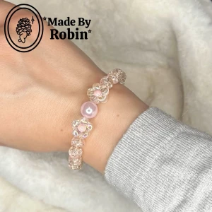 Armband ”Floral” Rosa - Vårt handgjorda armband ”Floral” i färgen rosa. 🥰🌸