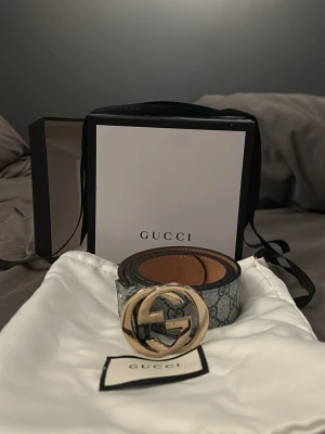 Gucci bälte - Säljer ett Gucci bälte som bara ligger och sparsamt använt