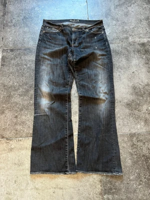 Vintage Flared Ralph Lauren Jeans - Tja! säljer mina otroliga ralph lauren flares🫡 dessa är säkert dom snyggaste gråa jeansen du kommer se i år👏 Strlk 32/34 och i ett rätt bra skick!