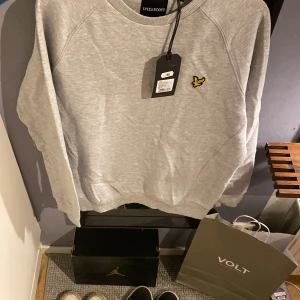 Lyle&scott sweatshirt  - Köpt på MQ: 799kr, prislapp på. Bra matrial och passform  Pris kan diskuteras 
