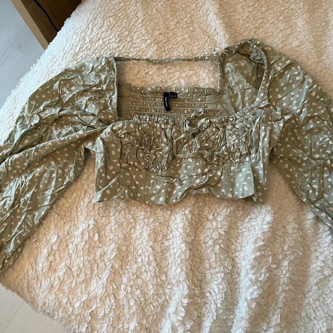 Grön blus med vita prickar Vero Moda