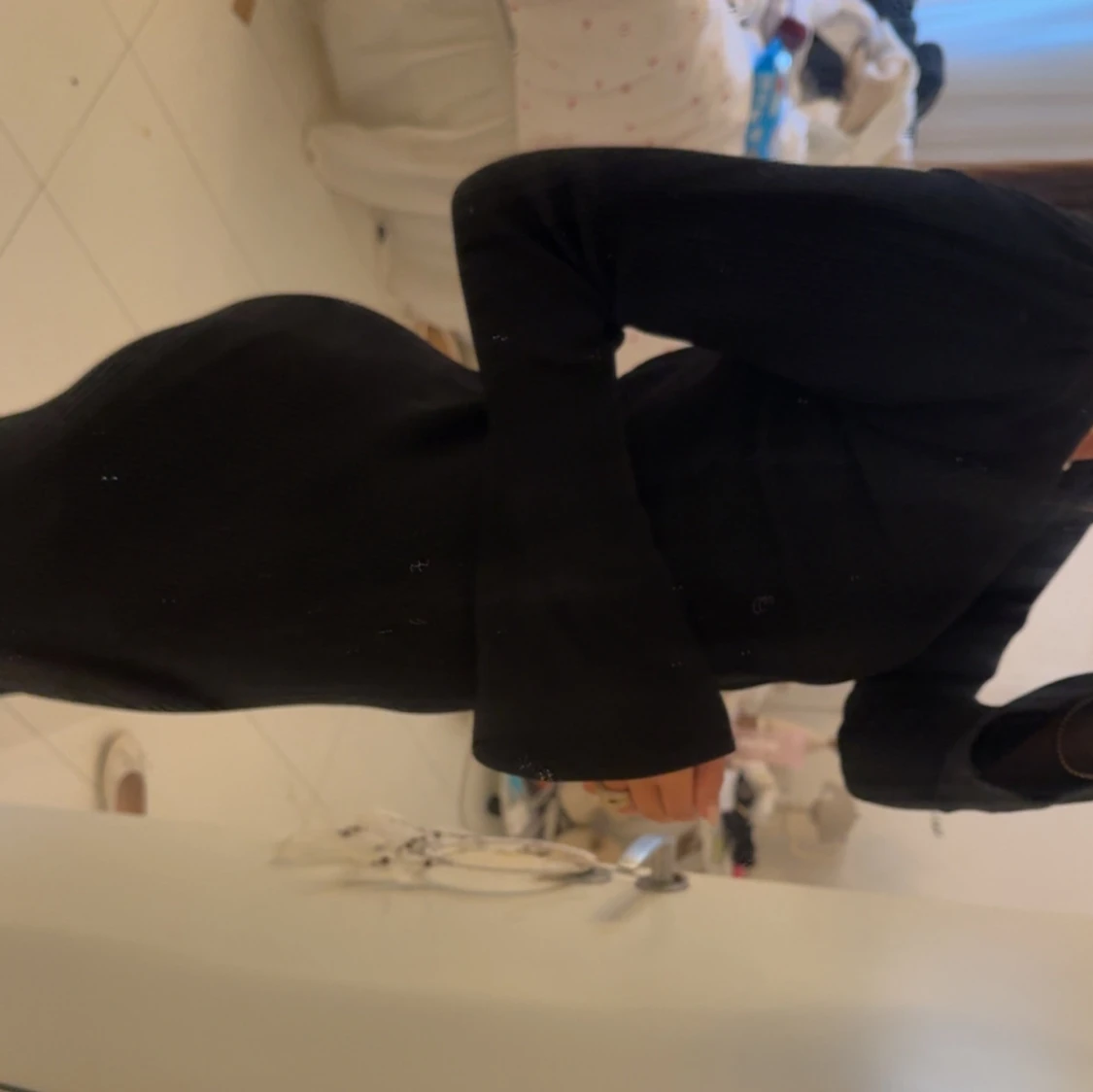 Svart långklänning med knappar - 2