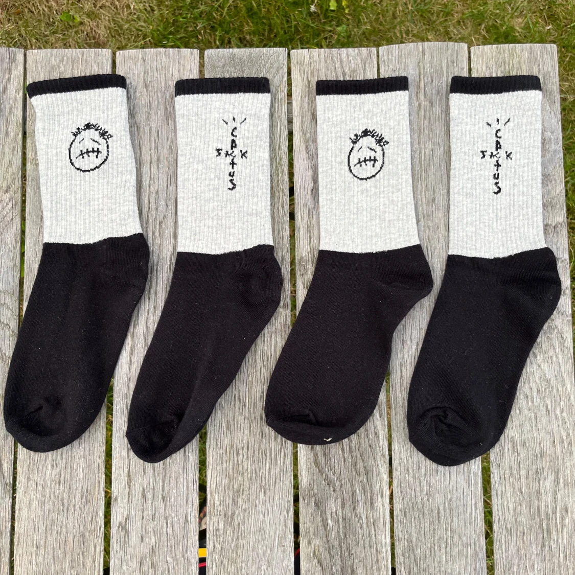 Svarta och grå Travis Scoot strumpor