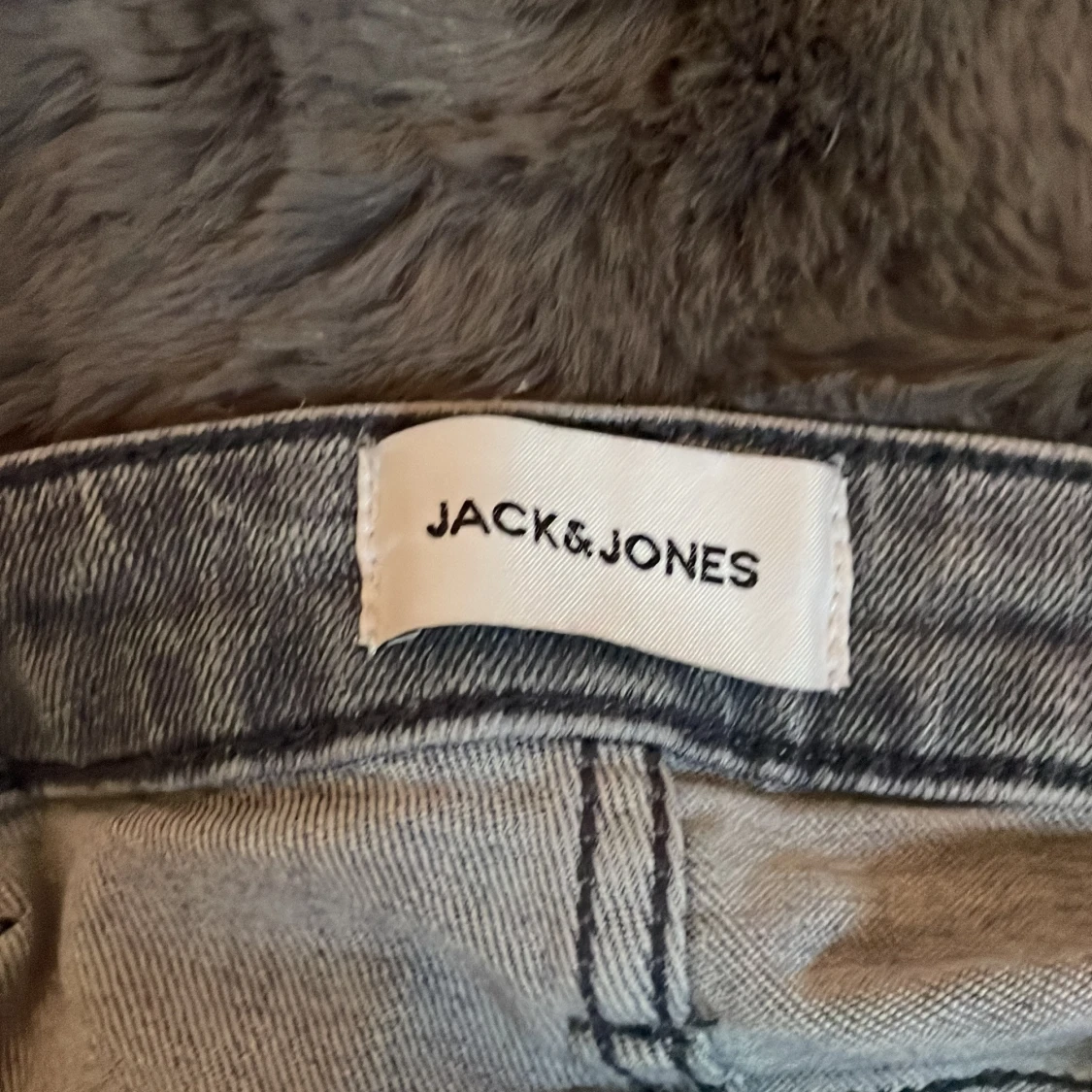 Ljusgrå jeans från Jack & Jones 29/30 - 2