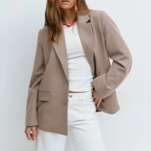 Kavaj Beige från gina - Beige kavaj från Gina, i nyskick i storlek 36💕