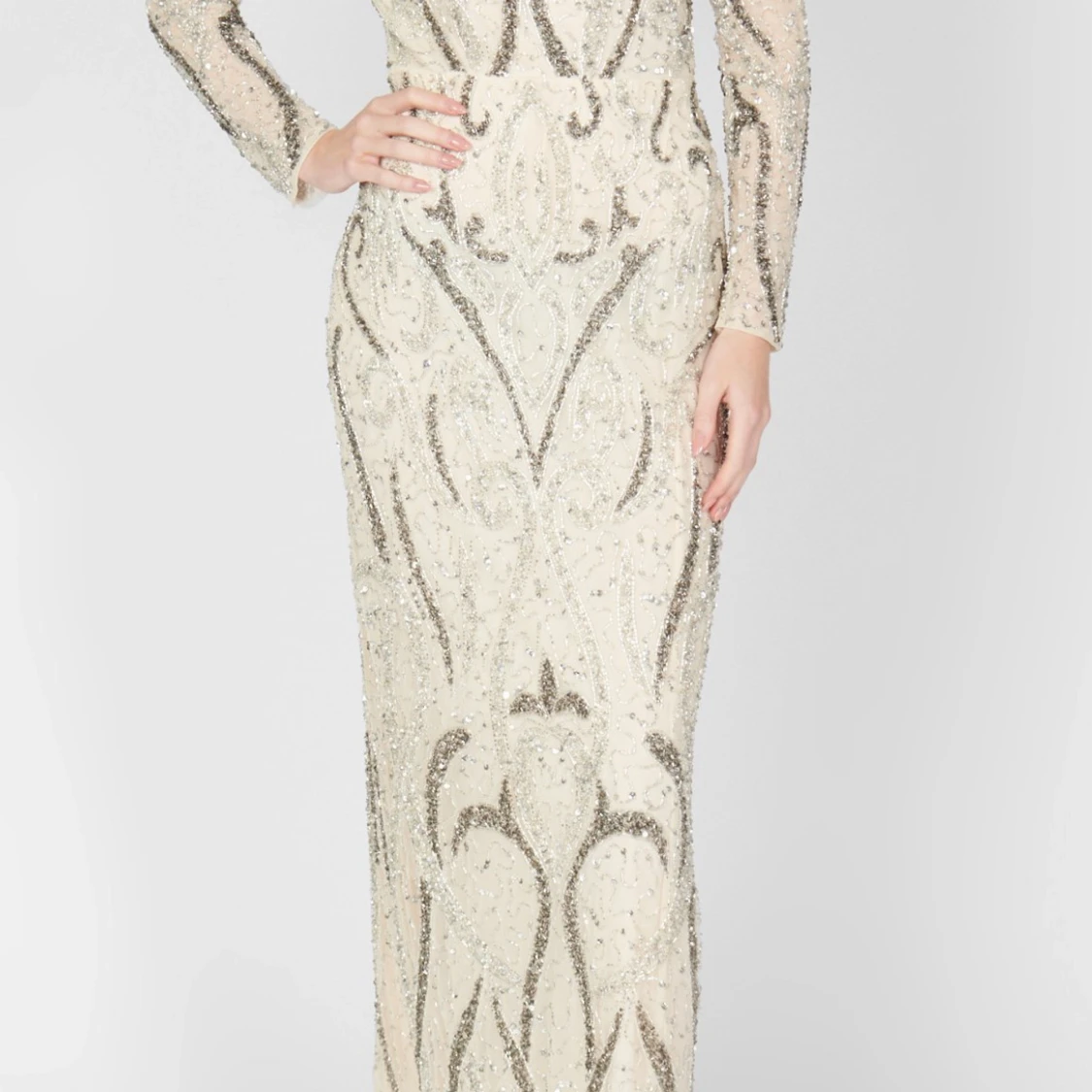 Glittrig långklänning i champagne - 1