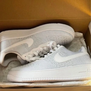 Nike air force1 flyknit 2.0 - Unisex skor, helt nya aldrig använda fick dem i present. 