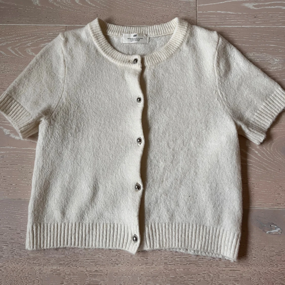 Vit kortärmad kofta från H&M