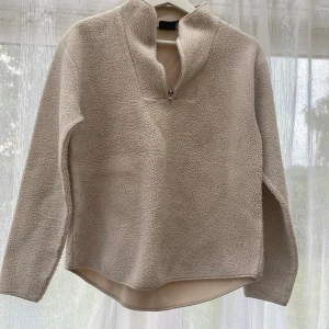 Beige fleece half zip tröja - Ett jätte fin fleece som tyvärr är för liten för mig
