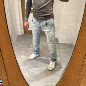 Replay jeans  - Ett par snygga jeans från Replay i storlek W31 L34 i modellen Anbbas 
