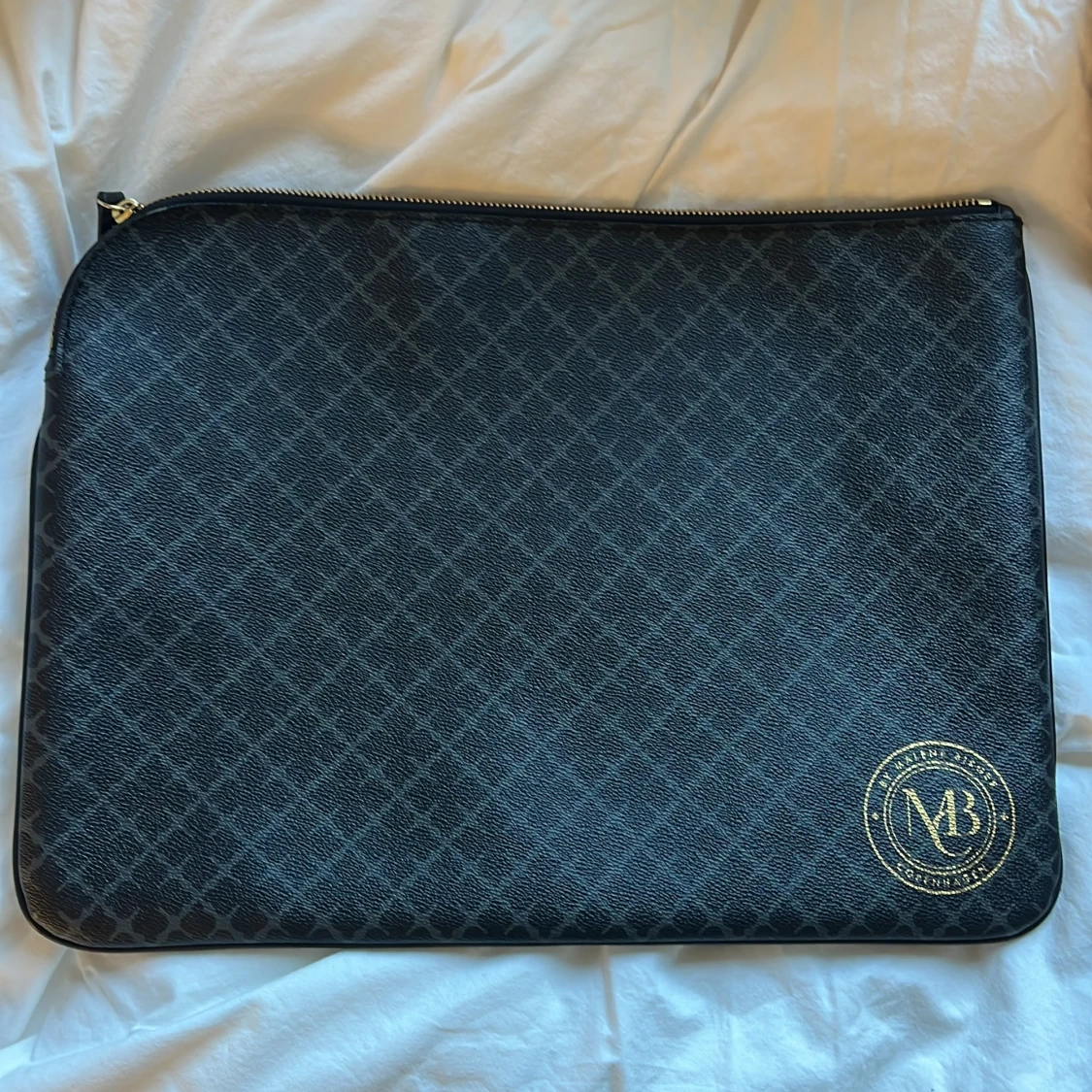 Svart datorväska By Malene Birger