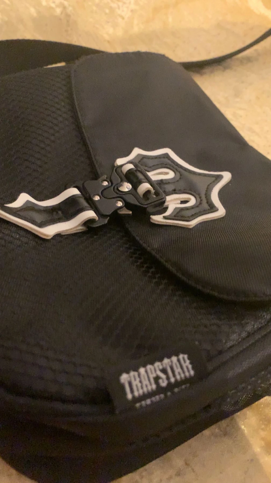 Svart axelväska från Trapstar - 1