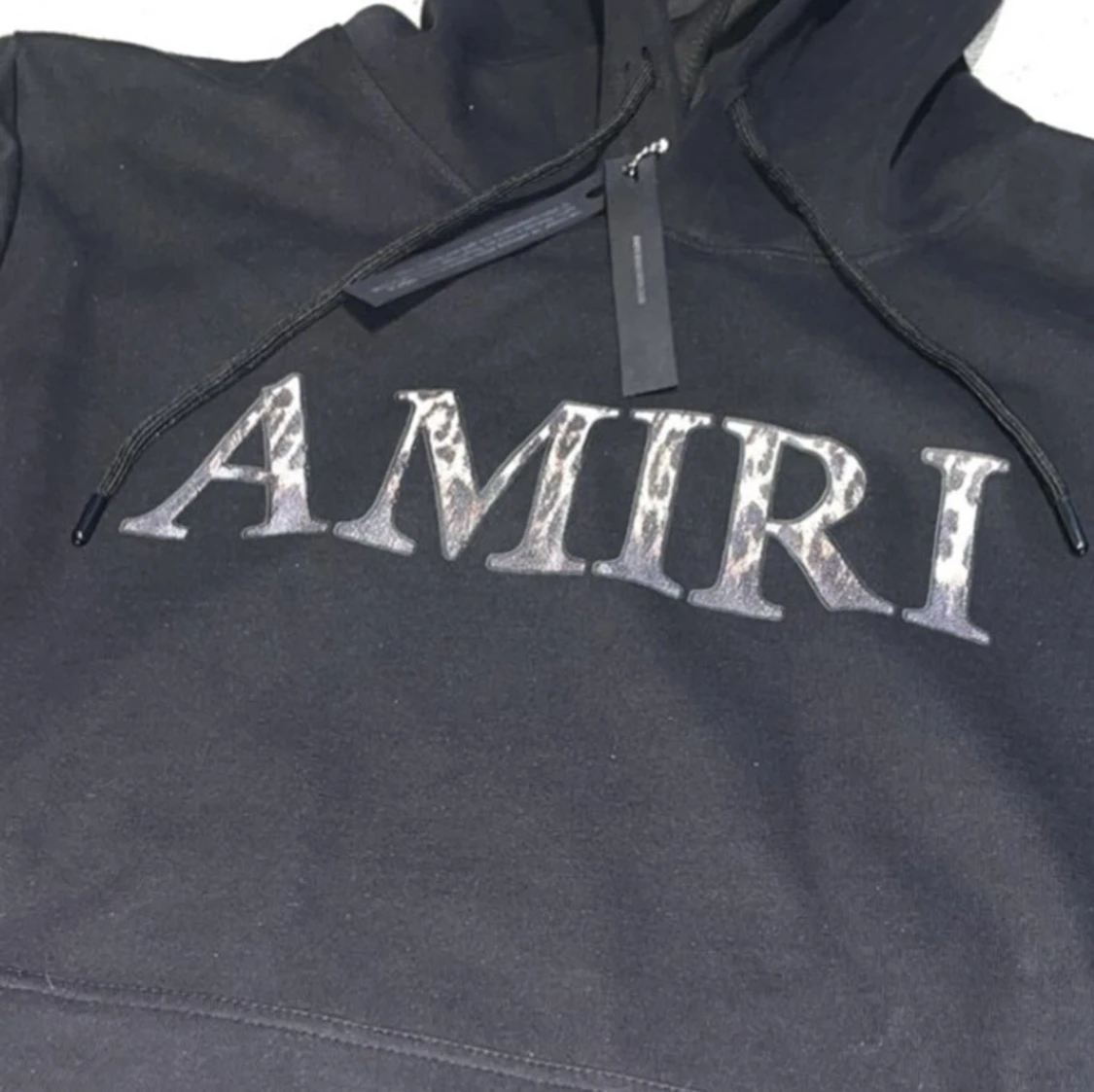 Svart AMIRI hoodie med leopardtryck - 1