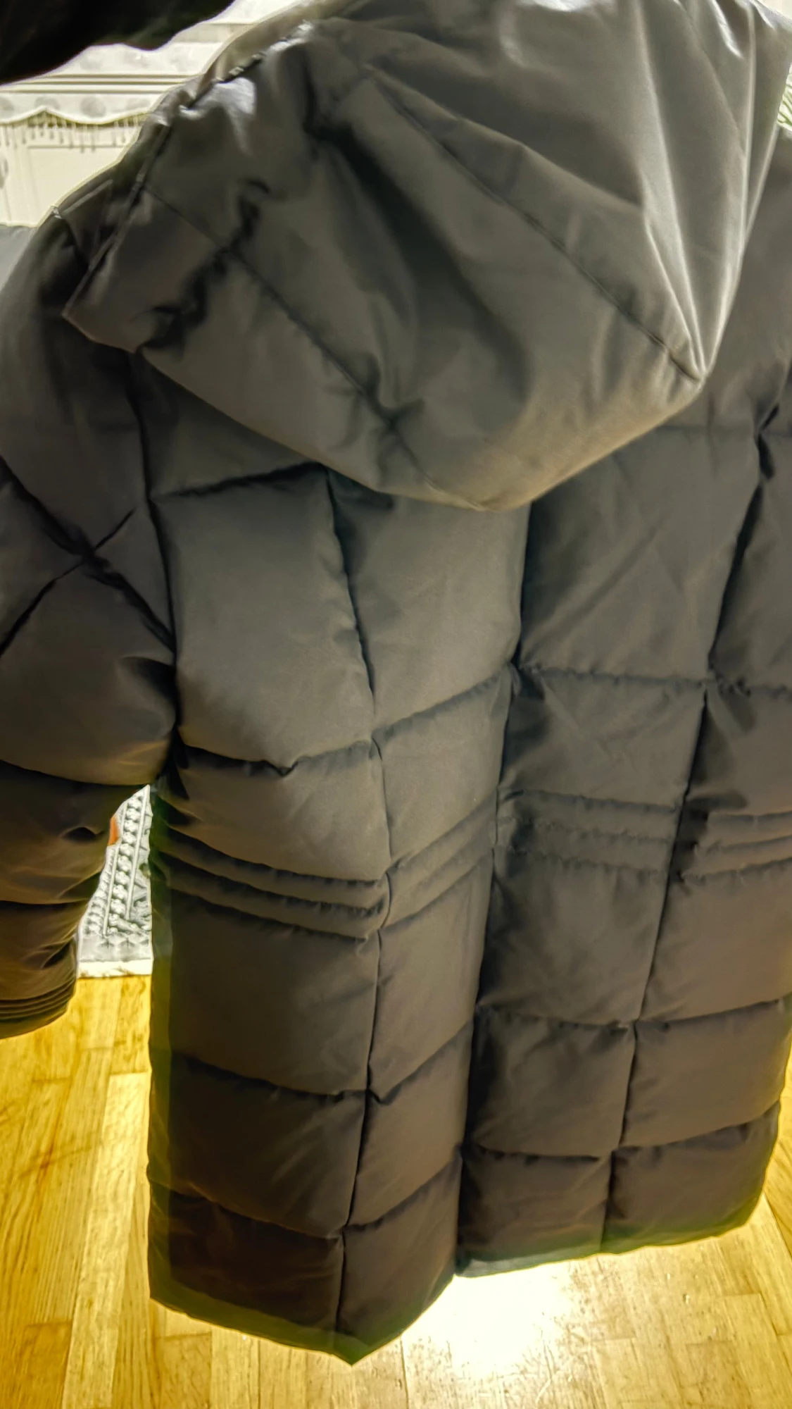 Svart lång dunliknande vinterjacka - mycket varm och i fint skick - 2