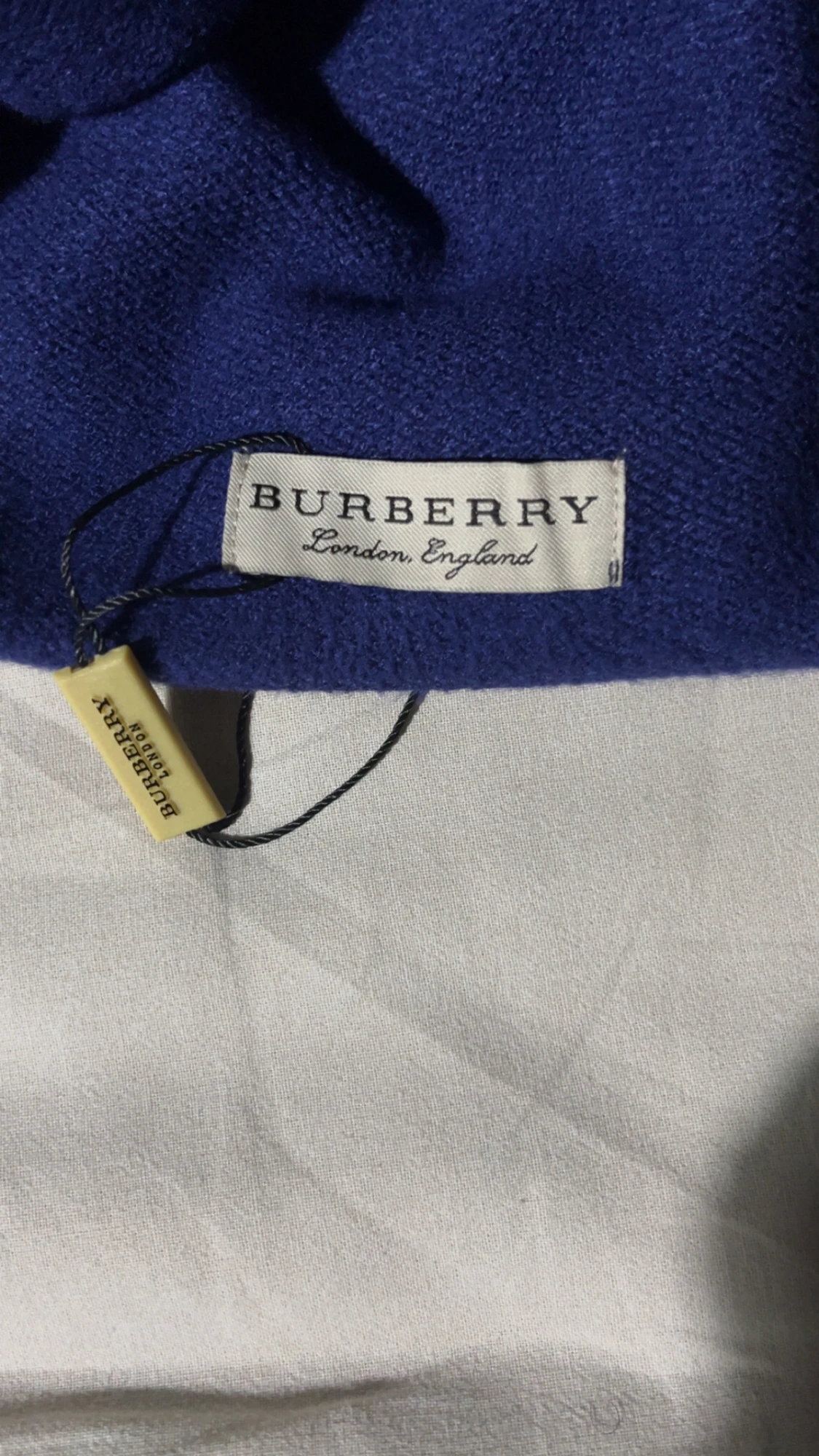 Blå Burberry mössa med vit logga - 2