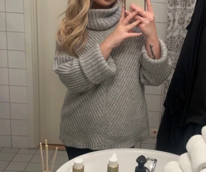 Grå stickad polo tröja  - Grå stickad polotröja, super fint skick! 