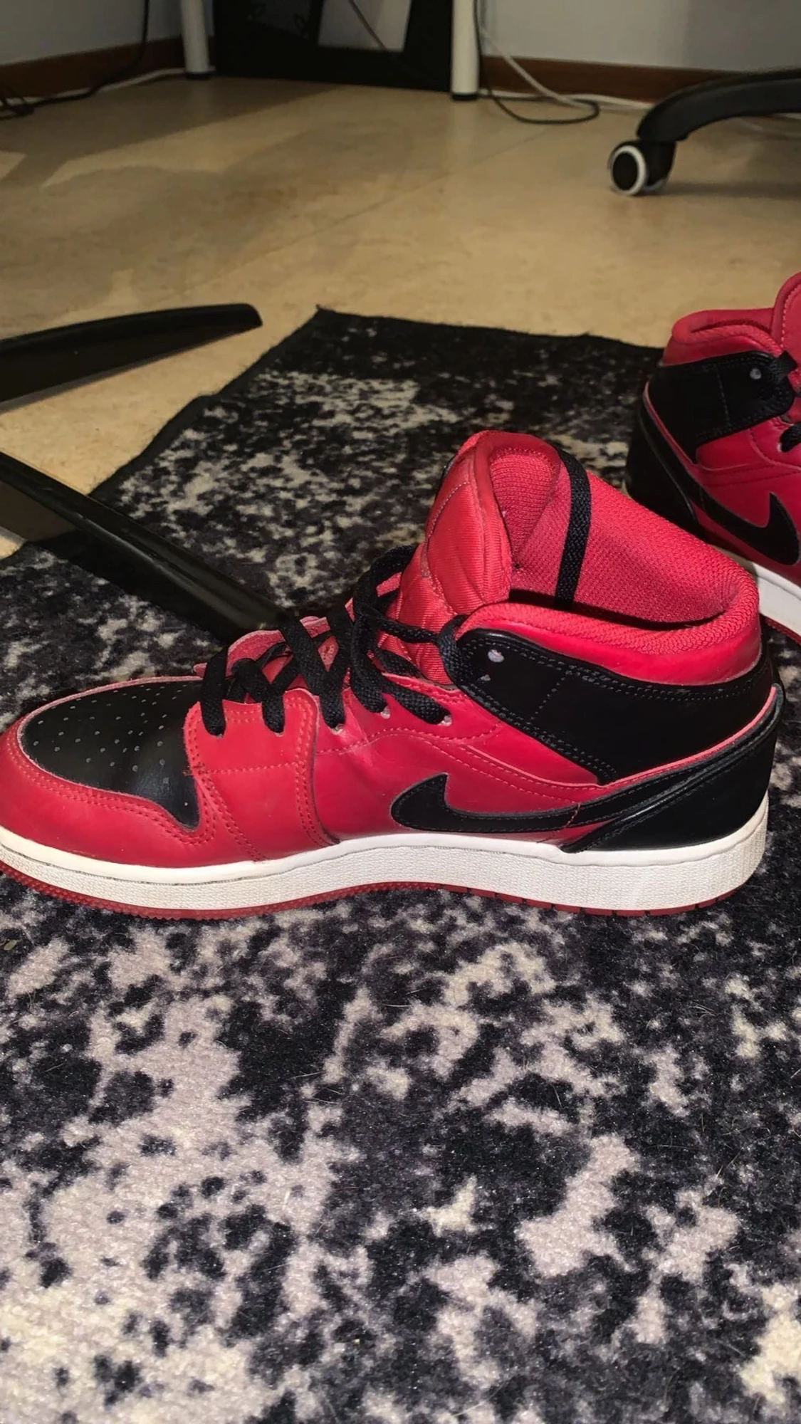 Nike Air Jordan 1 Mid röd/svart 39 - 3