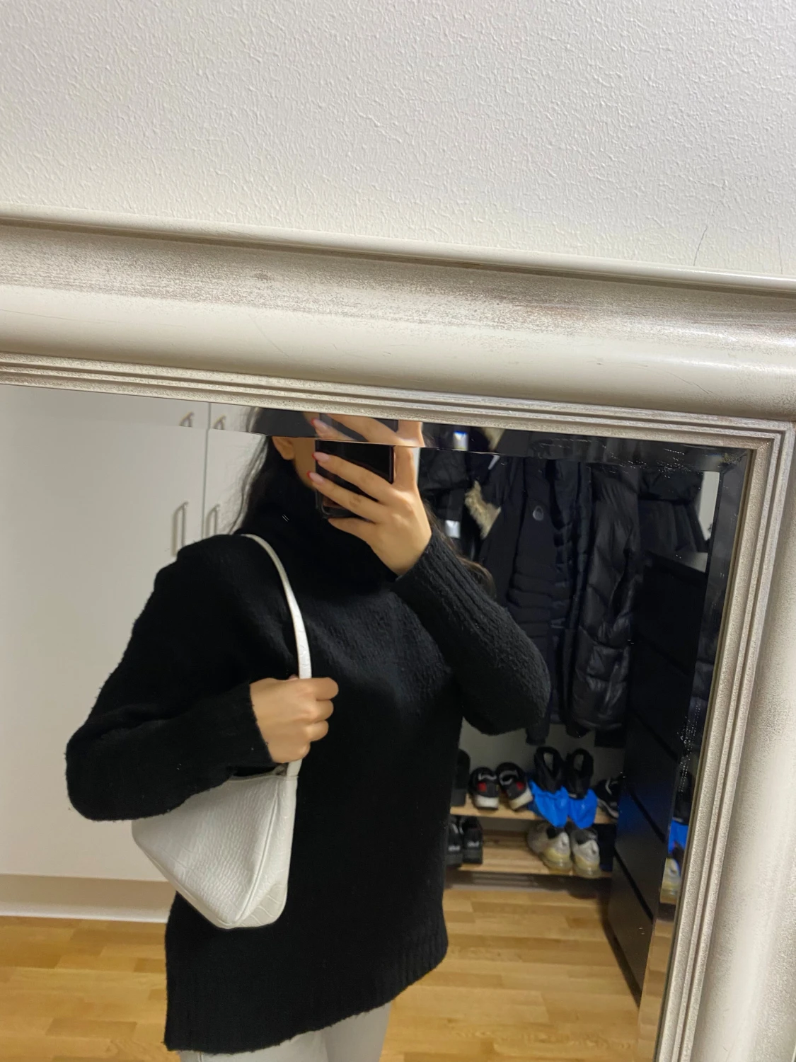 Vit axelväska i croco-imitation - 1