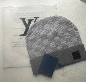 Mössa - Snygg grå ruttig mössa!