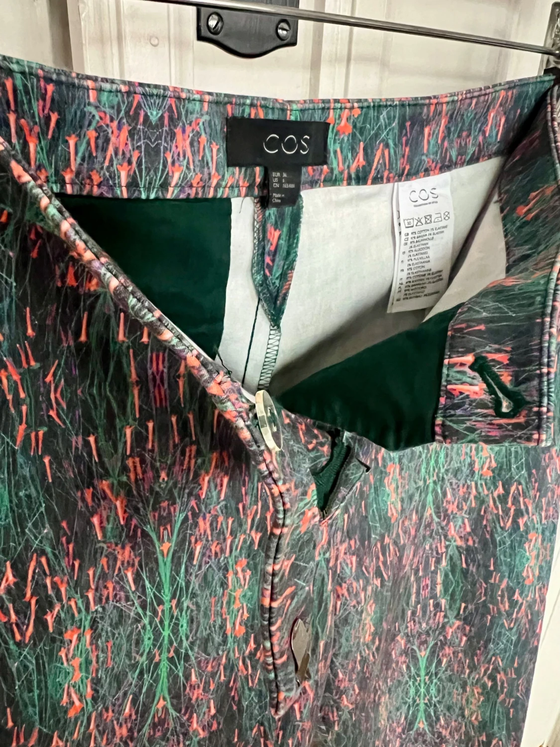 Mönstrade byxor från COS