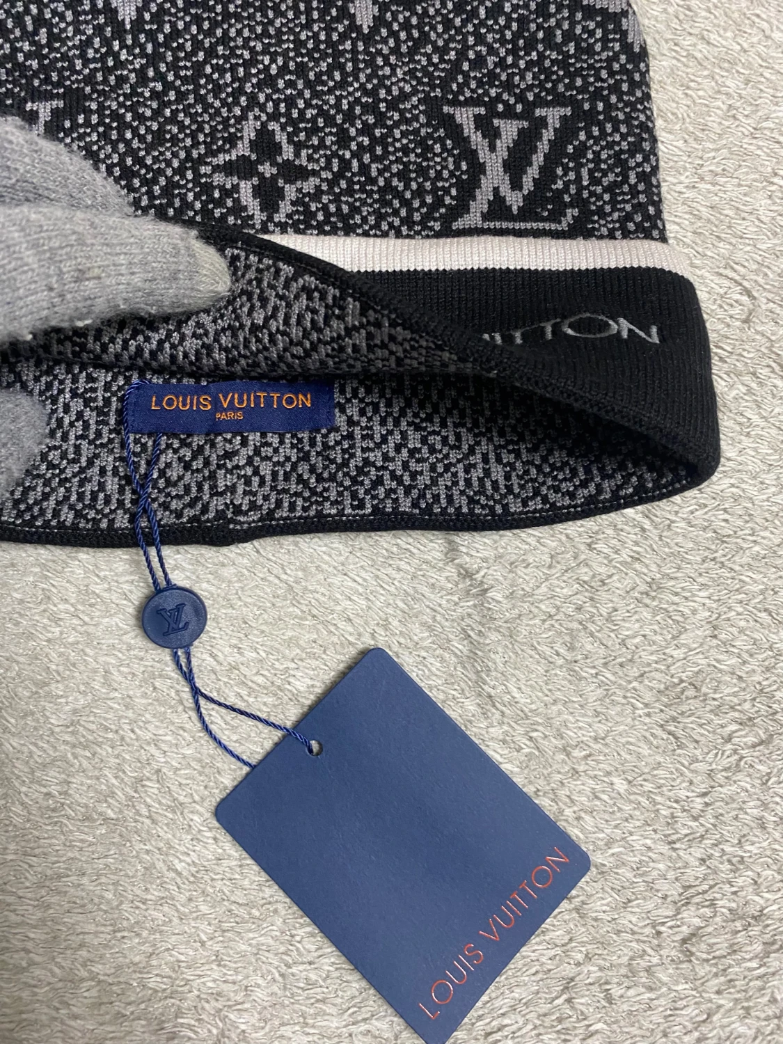 Grå.svart mössa  - 1