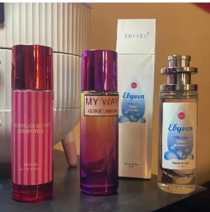 Tre trendiga parfymer för dig - Snygga parfymer från Victoria's Secret (Bombshell), Giorgio Armani (My Way) och Ebyven (Milk+Rice Baby Powder). Ebyven-flaskan innehåller 35 ml Eau de Parfum. Perfekt för dig som vill ha något unikt och fräscht i samlingen.