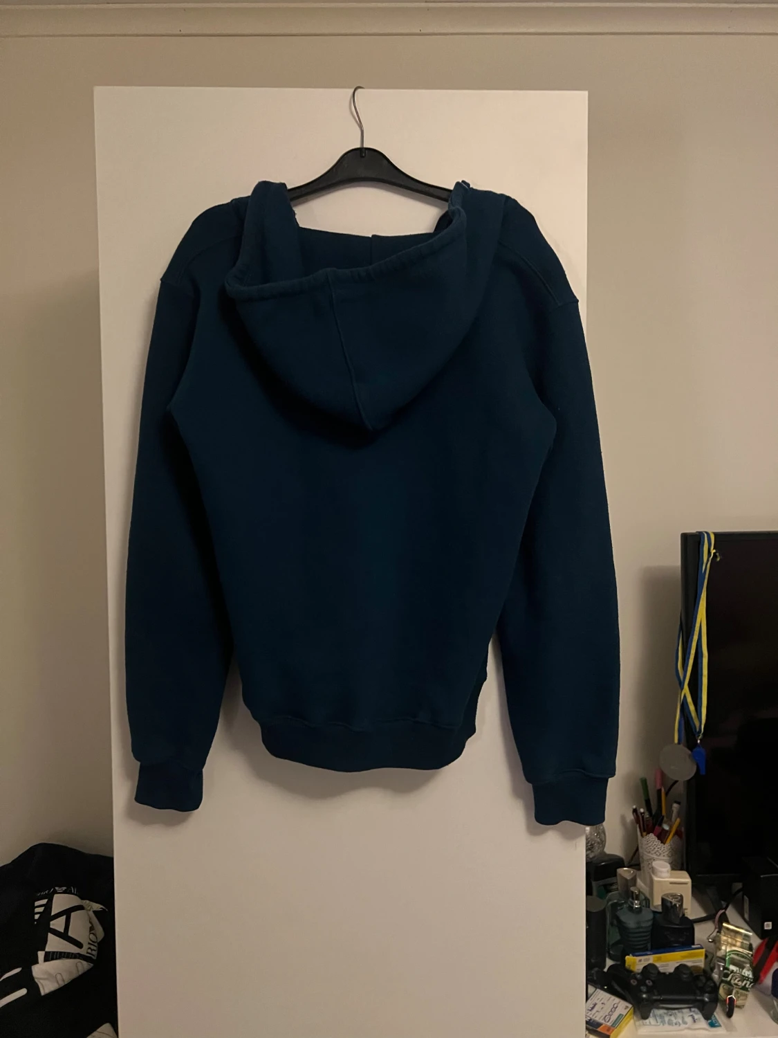 Blå hoodie med tigertryck från Vonstudio - 1