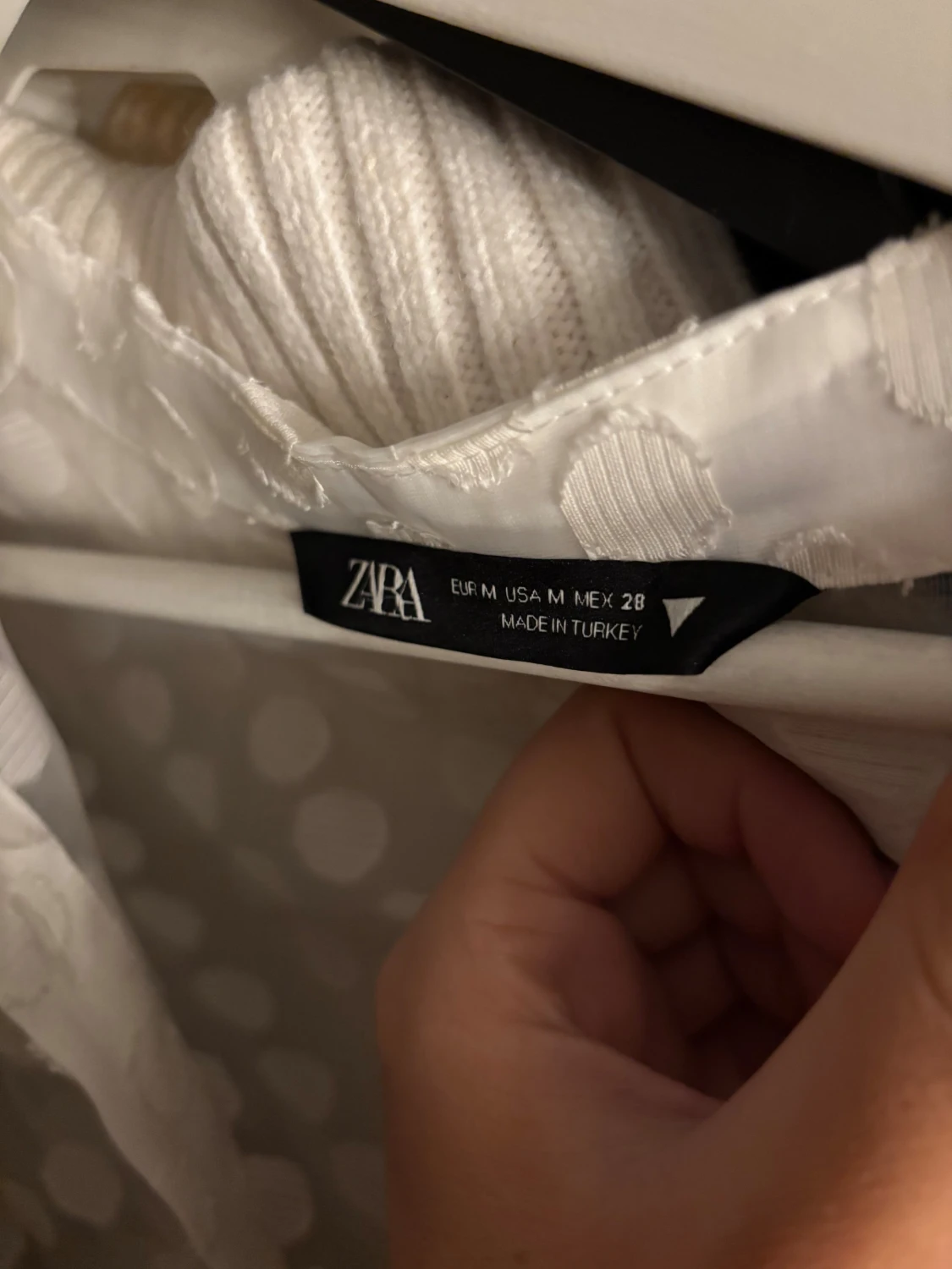 Vit prickig blus från Zara - 3