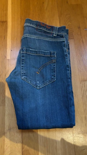 Dondup Mius Jeans - Dondup Mius jeans (slim fit) - Storlek 30 Längd:86cm/midja:40,5cm - Hör av dig vid minsta fundering// Luxeriet