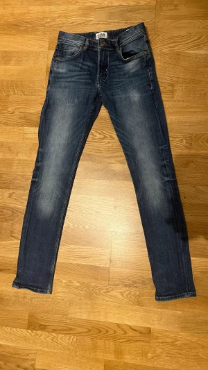 THE DENIM JOURNEY BY !SOLID - Jag säljer ett par blåa jeans på grund av att jag växt ur dem. Modell: Slim Fit JOY