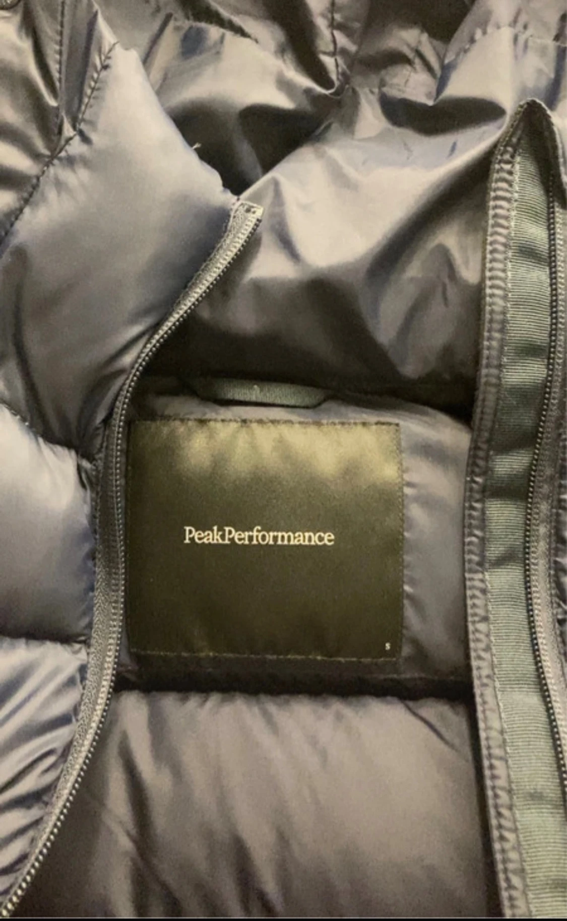 Mörkblå Peak Performance dunjacka - 3