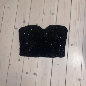 Glittrig croptop - Glittrig croptop från Gina tricot