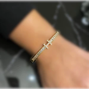 Snyggt armband  - Guldfärgat armband i Kirurgisk stål. Helt nytt skick. Oanvänd 💕🫶🏻