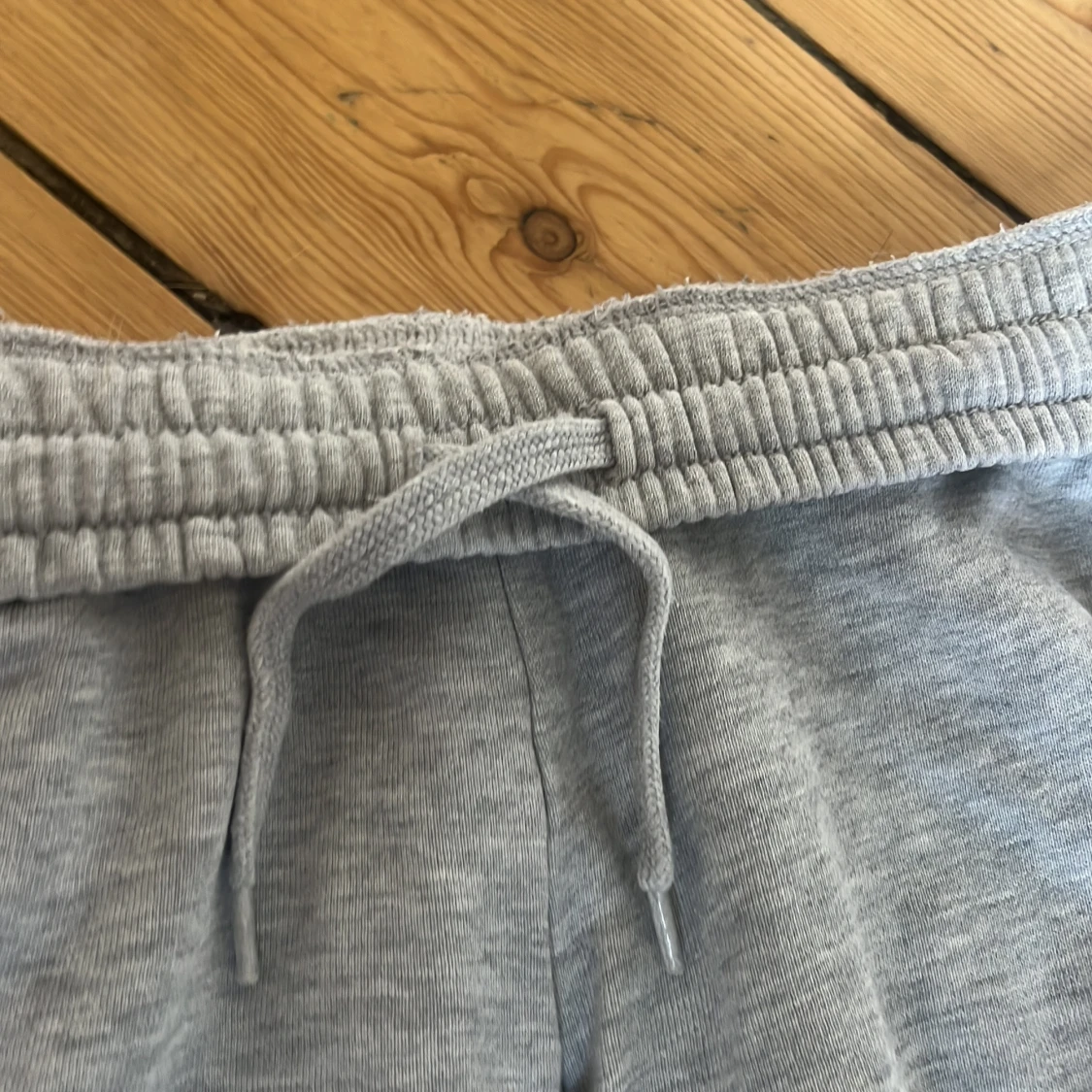 Lågmidjade Grå mjukisbyxor med snörning - 2