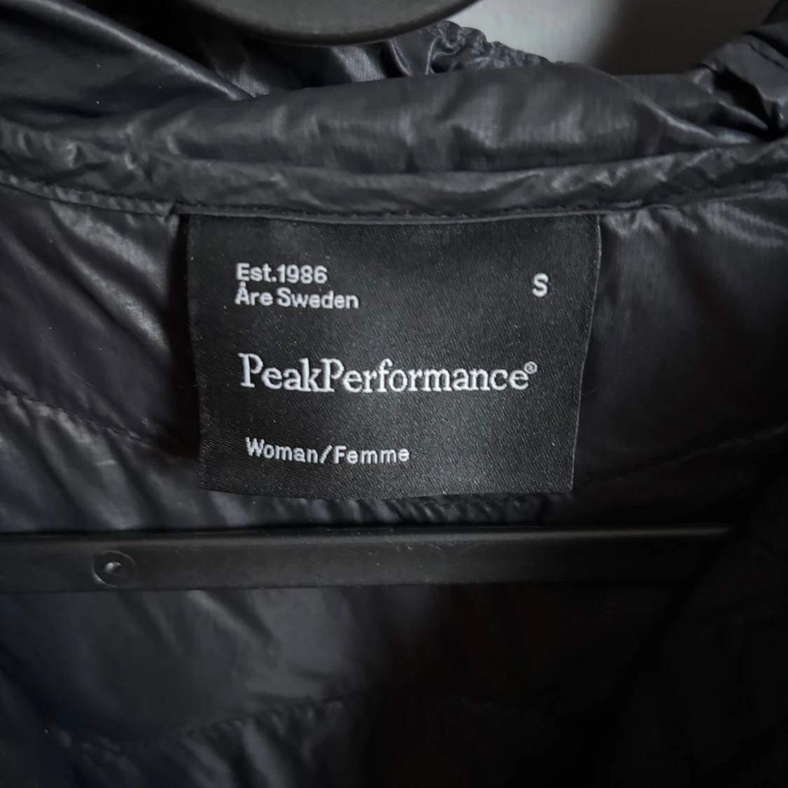 Svart pufferjacka Peak Performance S - 1