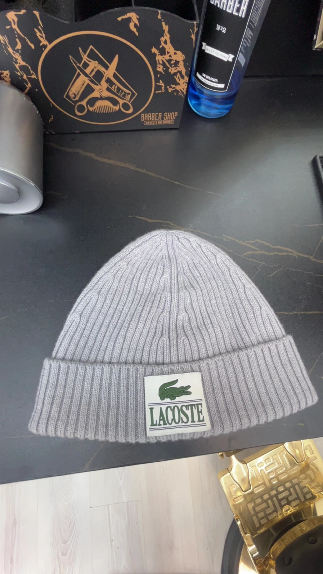 Grå ribbad mössa från Lacoste - 2