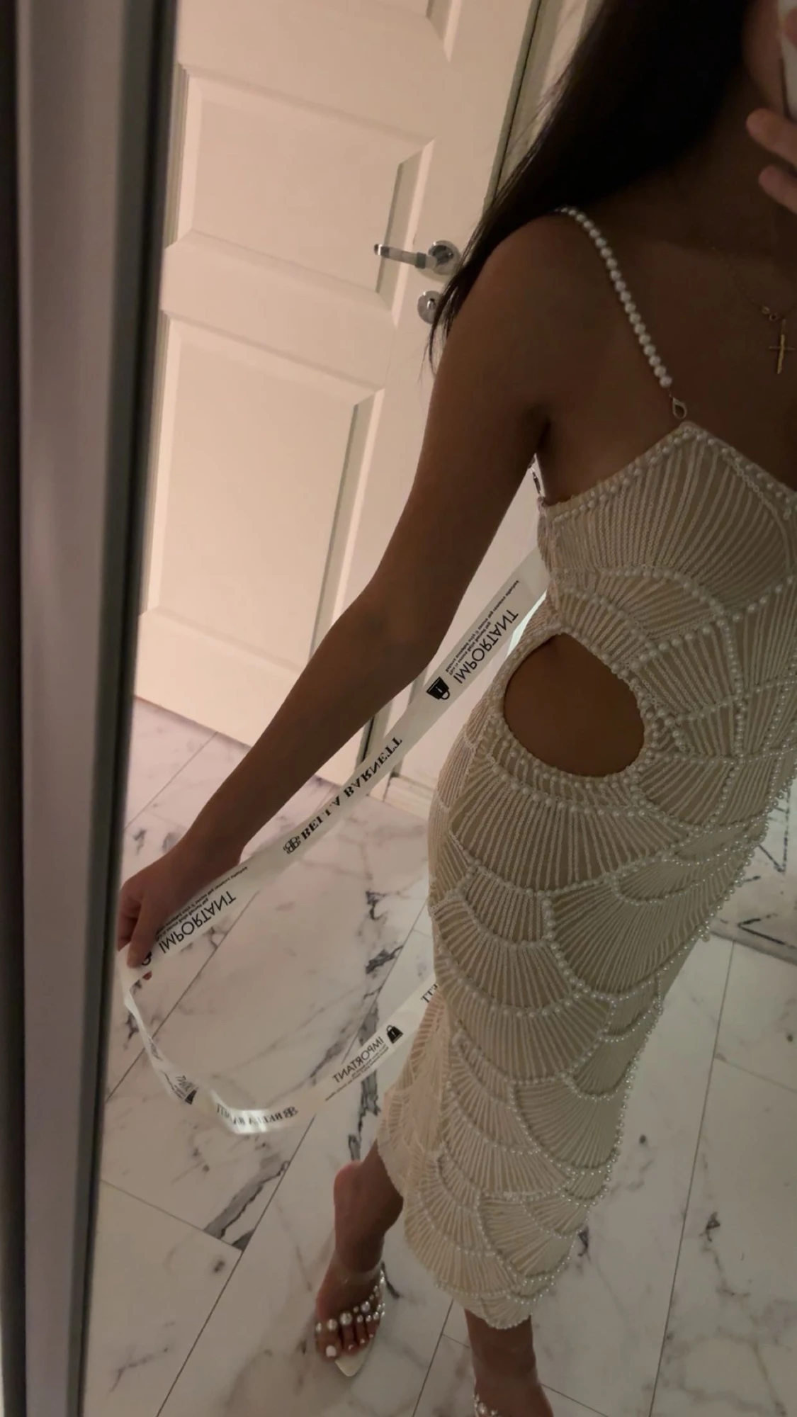 Beige pärlprydd långklänning från Bellabarnett  - 3