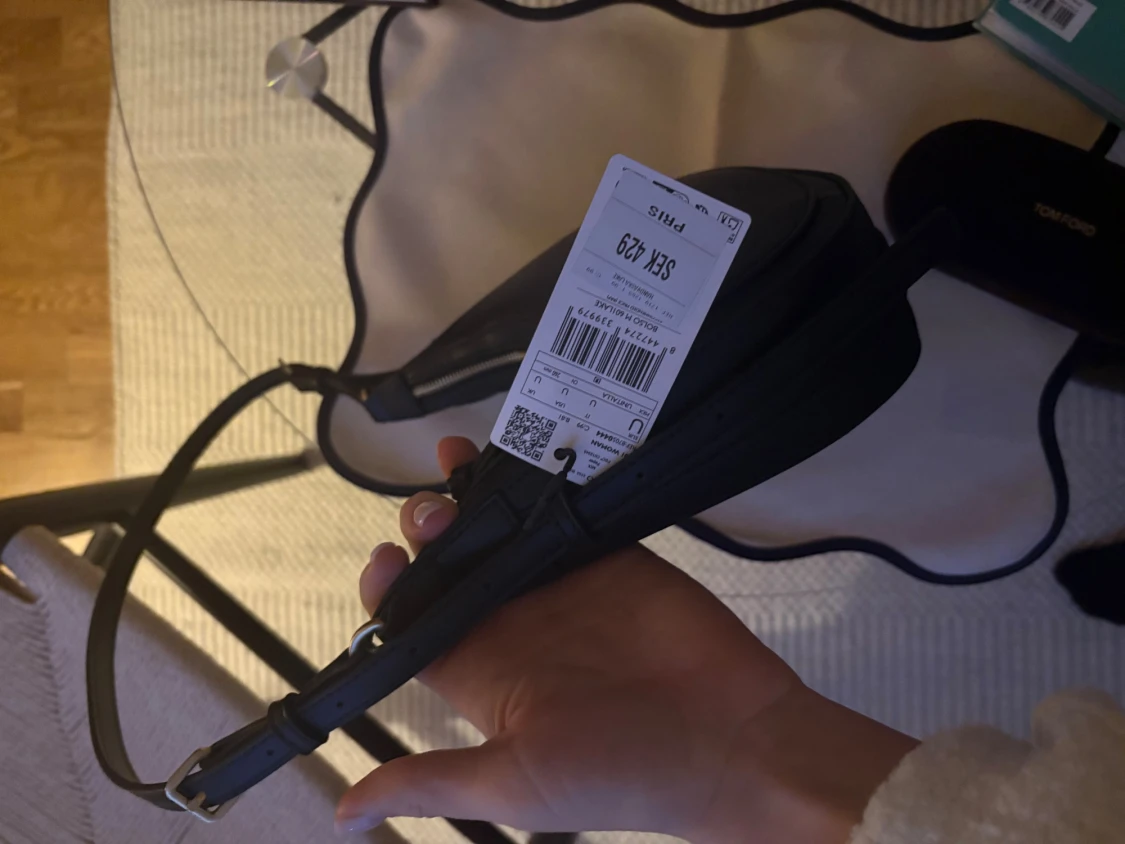 Svart axelväska från mango  - 1