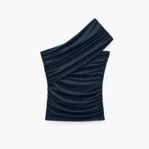 Mörkblå one shoulder topp - Säljer en mörkblå snygg one shoulder topp. Endast använd ett fåtal gånger!! Nyskick!! Går att förhandla❣️❣️