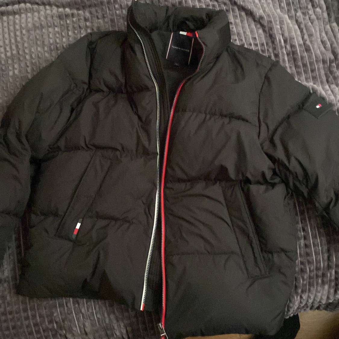 Svart pufferjacka Tommy Hilfiger M