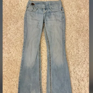 Lågmidjade jeans - Säljer dessa super snygga lågmidjade jeansen från Westman i storlek 25/32💗Jätte bra kvalité 💕