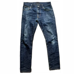 Nudie selvedge jeans - Säljer mina skitnsygga nudie selvedge med sköna Faded för endast 800kr!! Nypris 3000 köpta i nudie butiken och efter 3 år av användning skapar en grym fade! Tvättade endast två gånger och formas över tid till din karaktär.