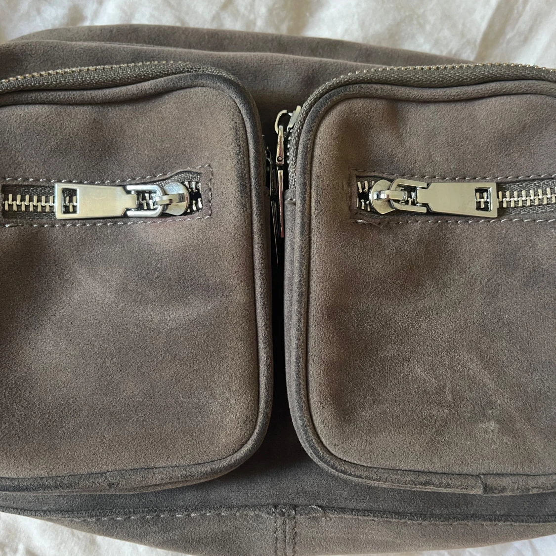 Brun grå mocka axelväska med nitar - 3