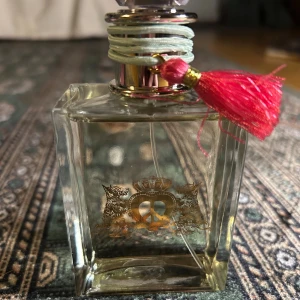 Juicy Couture parfym🫶🏻 - Nästan helt oanvänd parfym, har endast testat den🫶🏻