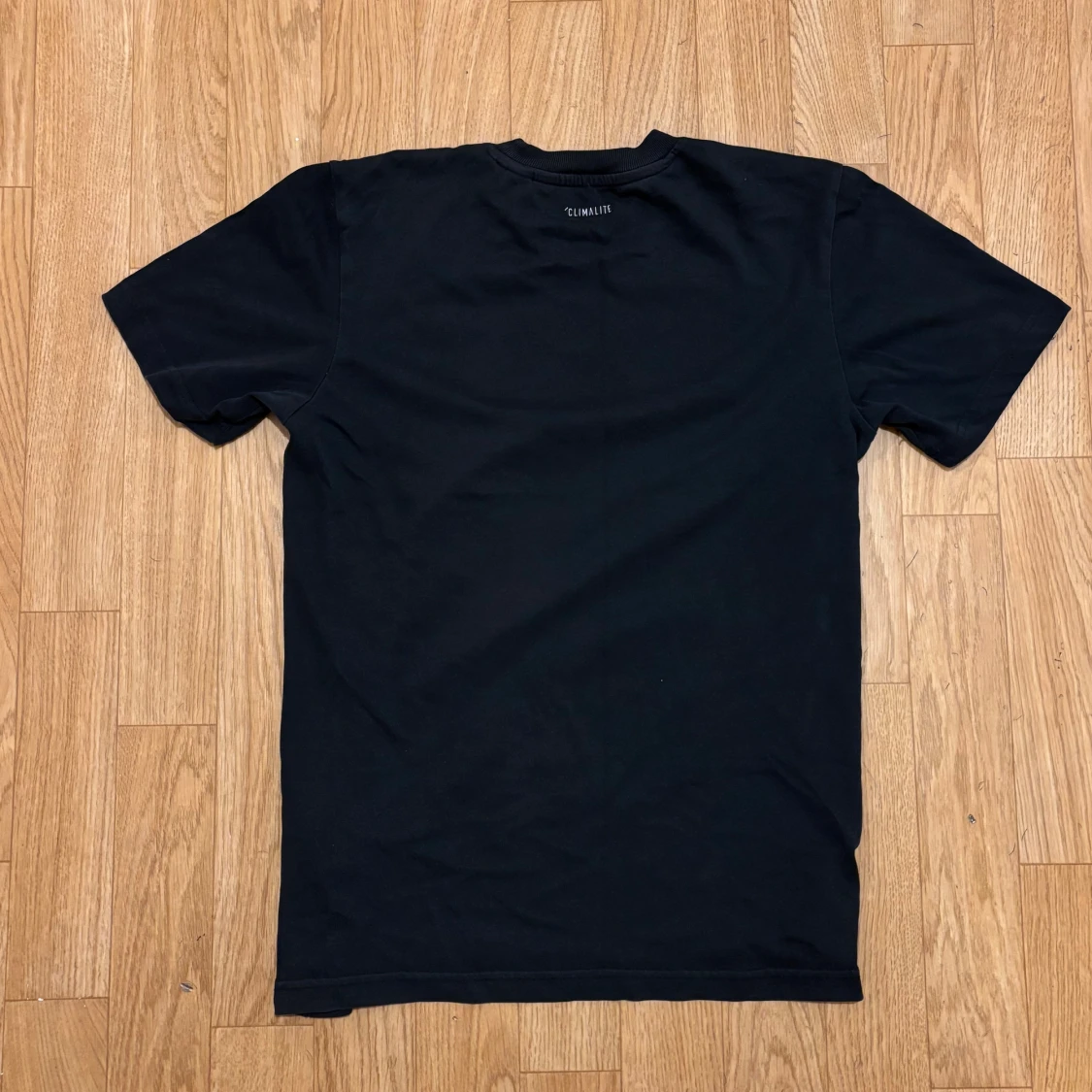 Svart Adidas t-shirt med färgglatt tryck - 1