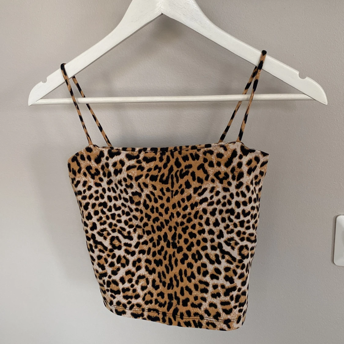 Leopardmönstrad linnetopp Gina Tricot