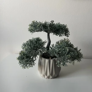 Konstgjord blomma - Konstgjord bonsai i kruka, ihoplimmade.