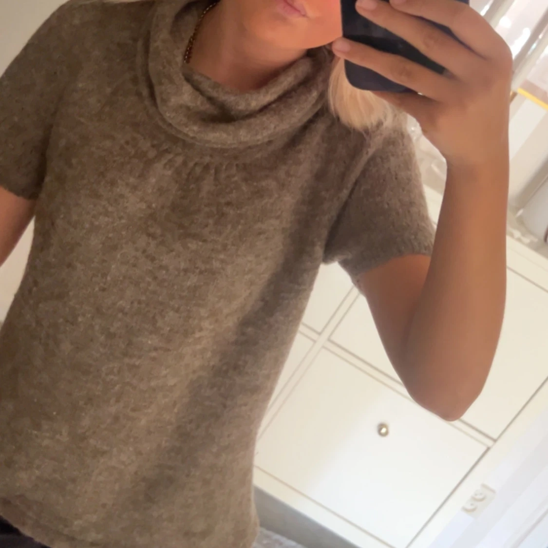 Beige stickad polotröja med kort ärm - 2